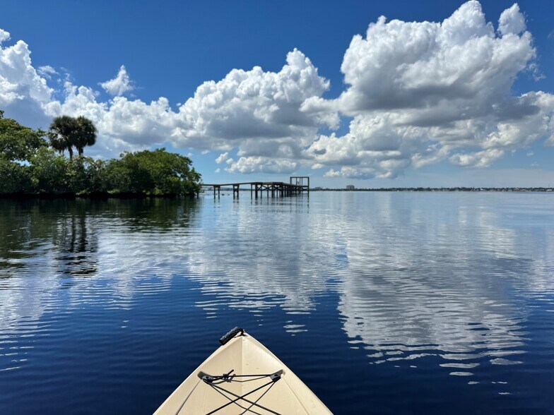 More Photos Of 3120-3131 E Riverside Dr, Fort Myers Flex For Sale