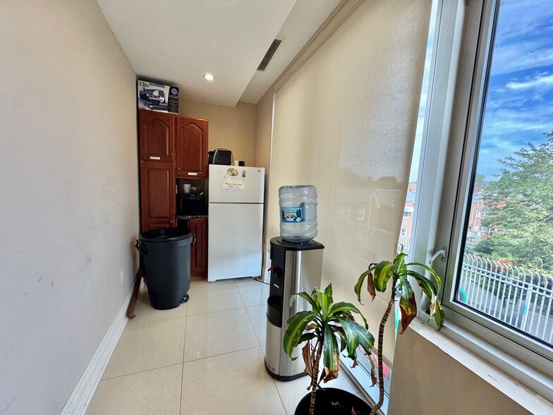 More Photos Of 215-15 Northern Blvd, Bayside Storefront Retail Office For Lease