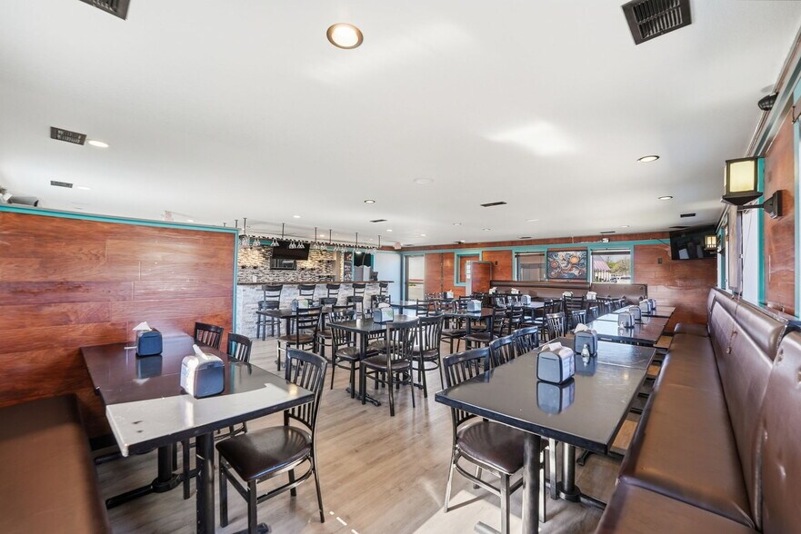 More Photos Of 1404 E College Dr, Marshall General Retail For Sale