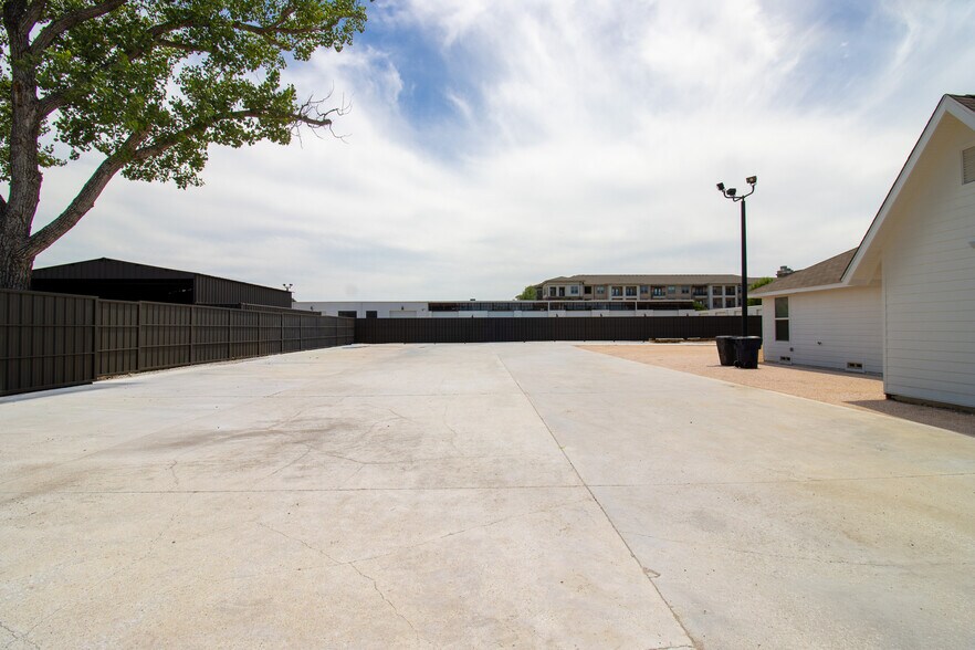 More Photos Of 2618 Bomar Ave, Dallas Land For Lease