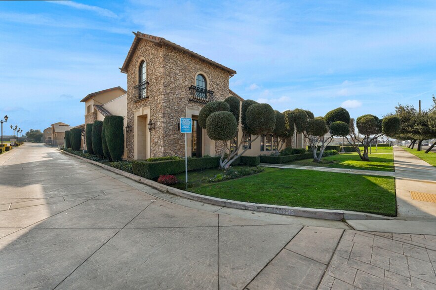 More Photos Of 209 E Caldwell Ave, Visalia Medical For Sale