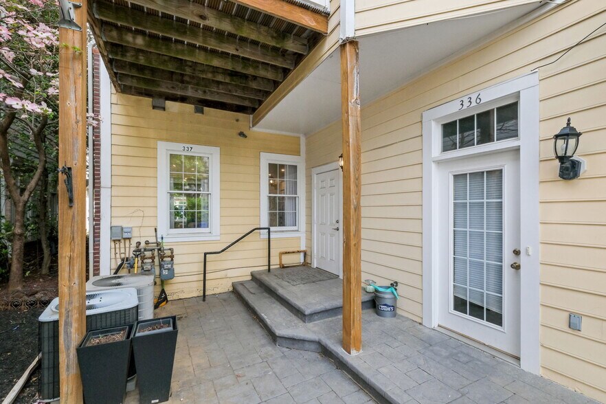 More Photos Of 337 Main St, Gaithersburg Storefront For Sale