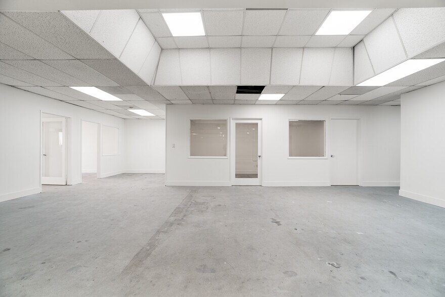 More Photos Of 15013-15019 Califa St, Van Nuys Manufacturing For Lease