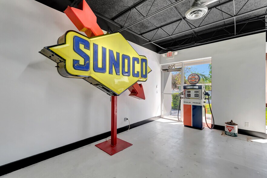 More Photos Of 705 Bond Way, Delray Beach Showroom For Sale