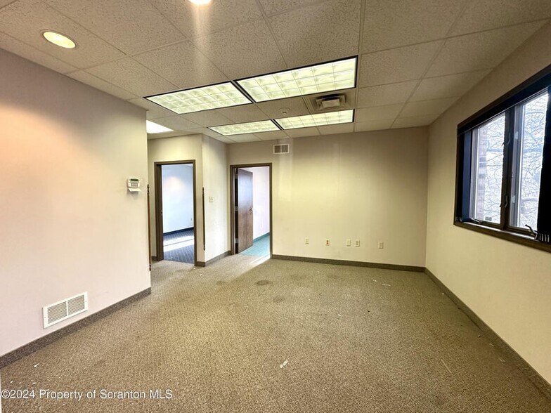 More Photos Of 624 Fellows St, Scranton Office For Lease