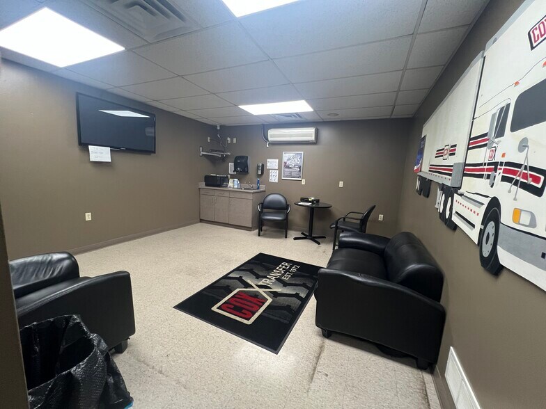 More Photos Of 1065 W Center St, Eureka Warehouse For Sale