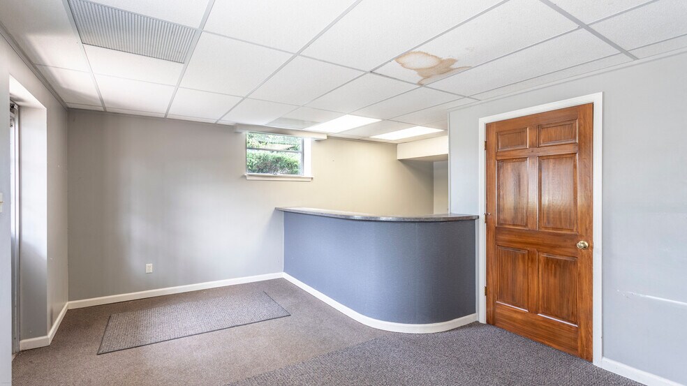 More Photos Of 1250 Franklin Ave, Brookville Office For Sale