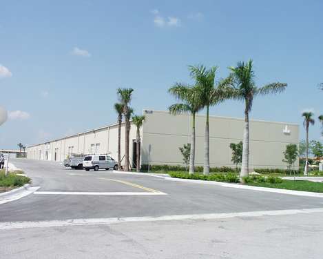 More Photos Of 14000-14046 NW 82nd Ave, Miami Lakes Light Distribution For Lease