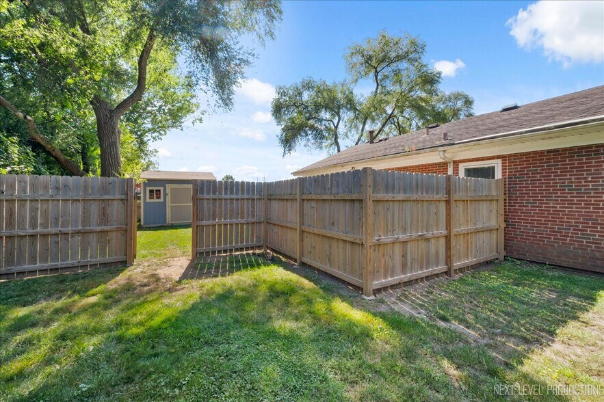 More Photos Of 565 E Saint Charles Rd, Carol Stream Healthcare For Sale