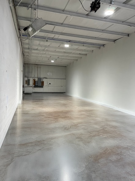 More Photos Of 137B Dyer St, Columbia Light Distribution For Lease