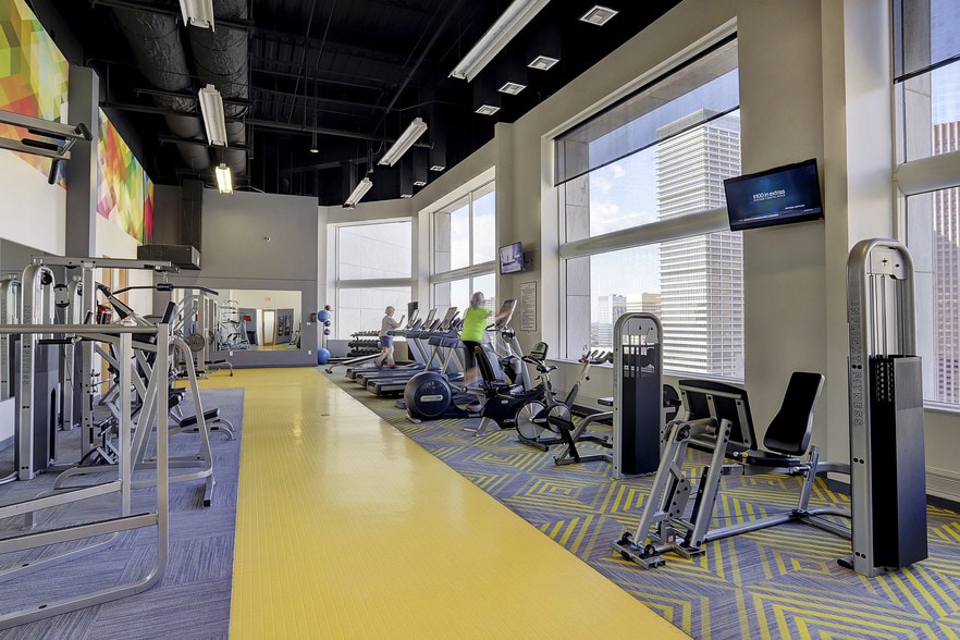 More Photos Of 1301 Fannin St, Houston Industrial For Lease