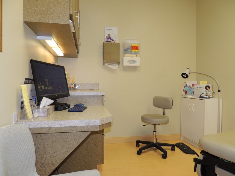 More Photos Of 19465 Deerfield Ave, Lansdowne Medical For Sale