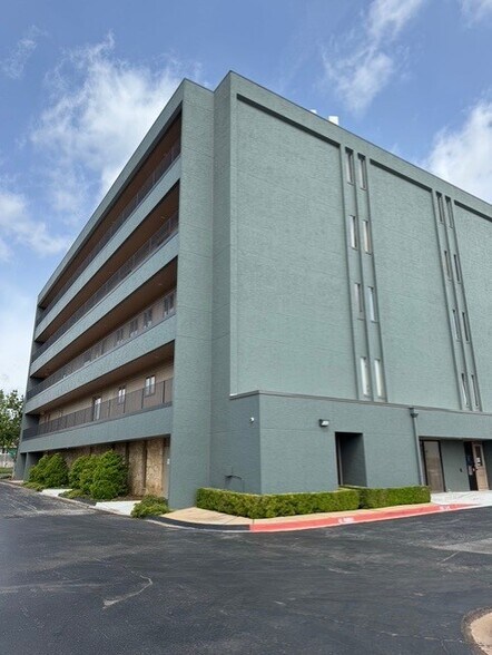 More Photos Of 2801 Parklawn Dr, Midwest City Medical For Lease