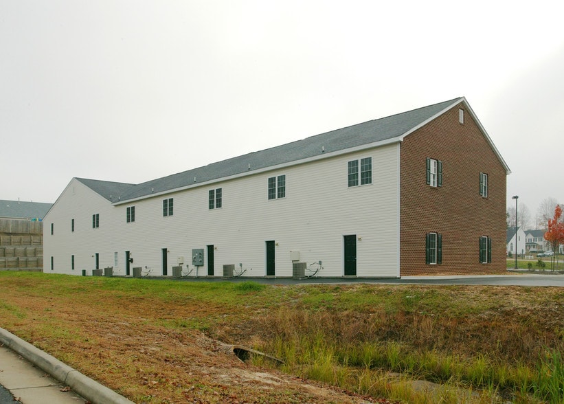 More Photos Of 8052 Elm Dr, Mechanicsville Office For Lease