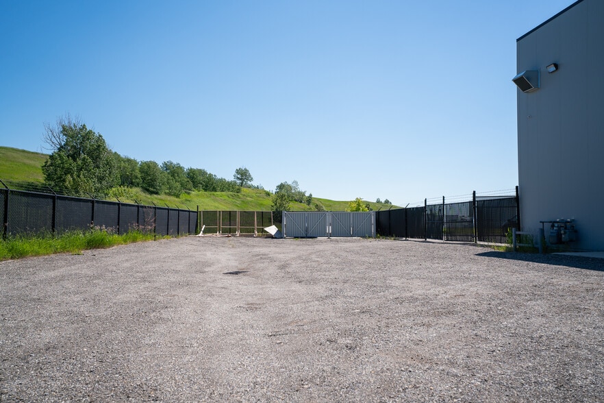 More Photos Of 231 Don Seaman Way, Okotoks Warehouse For Lease