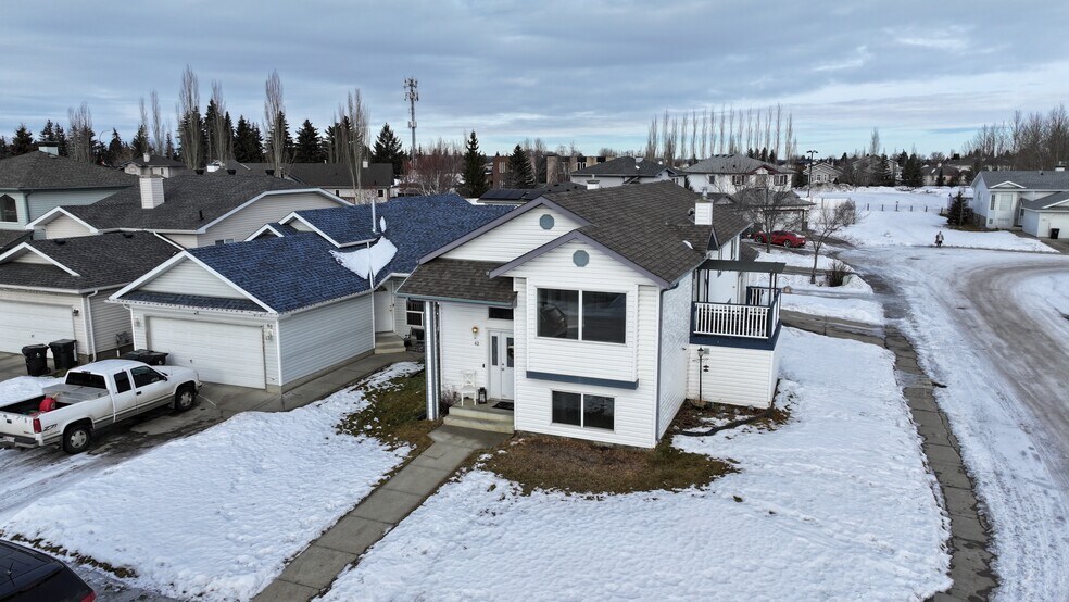 More Photos Of 62 Landsdowne Dr, Spruce Grove Daycare Center For Sale