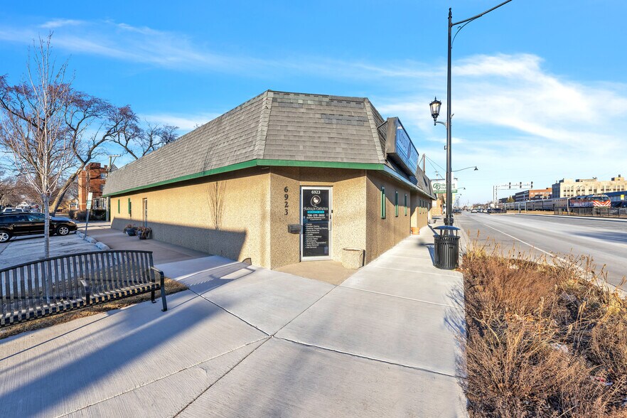 More Photos Of 6915 Stanley Ave, Berwyn Industrial For Sale