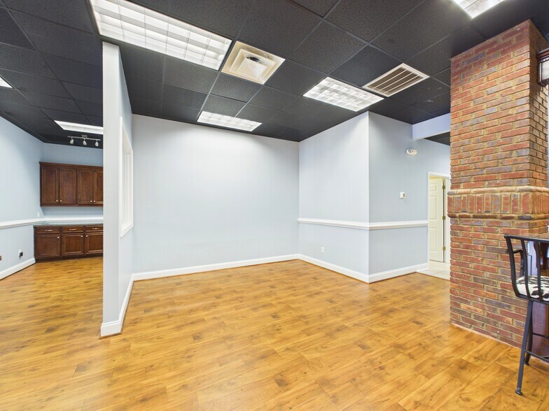 More Photos Of 7559 Kayne Blvd, Columbus Freestanding For Lease