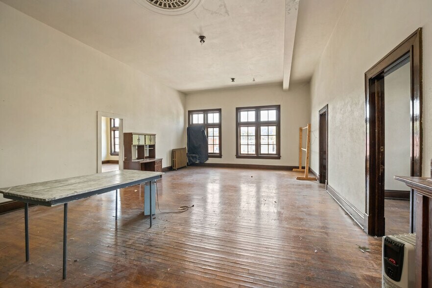 More Photos Of 501 Elizabeth St, Charleston Flex For Sale
