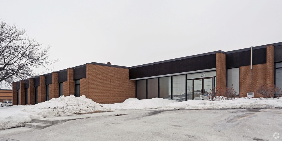 More Photos Of 125 Norfinch Dr, Toronto Light Manufacturing For Lease