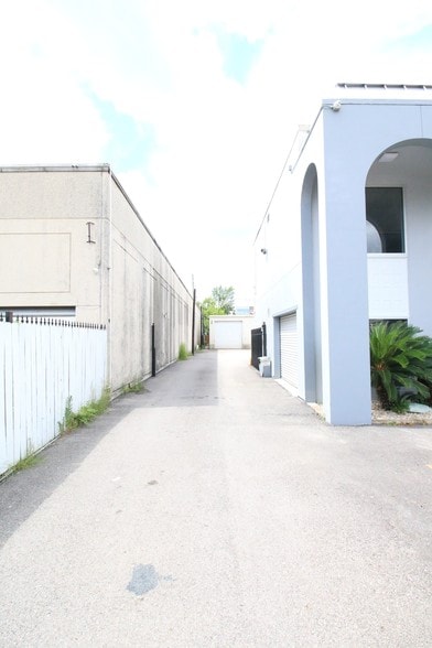 More Photos Of 5827 Star Ln, Houston Warehouse For Sale