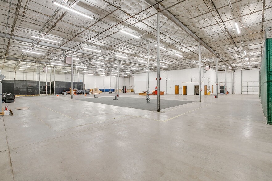 More Photos Of 4929 Northeast Pky, Fort Worth Distribution For Lease