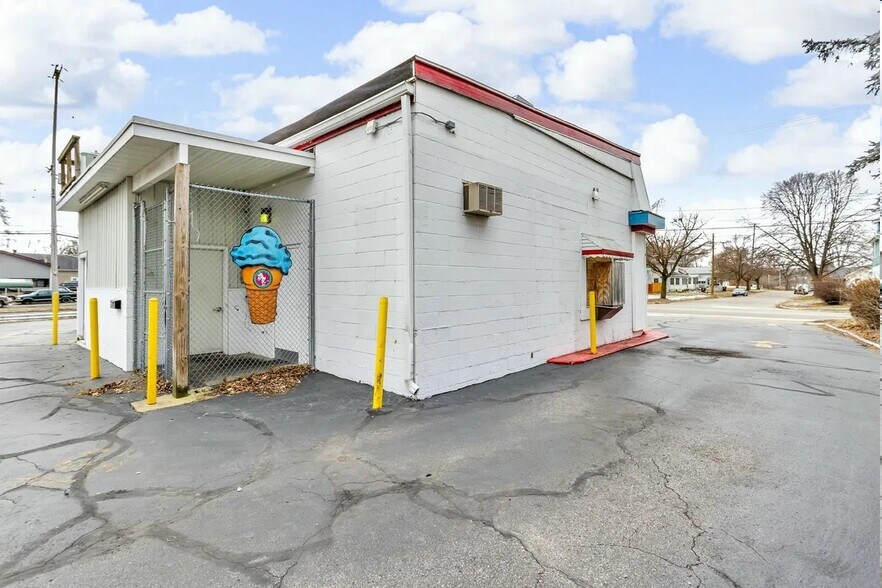 More Photos Of 1201 Cooper St, Jackson Freestanding For Sale