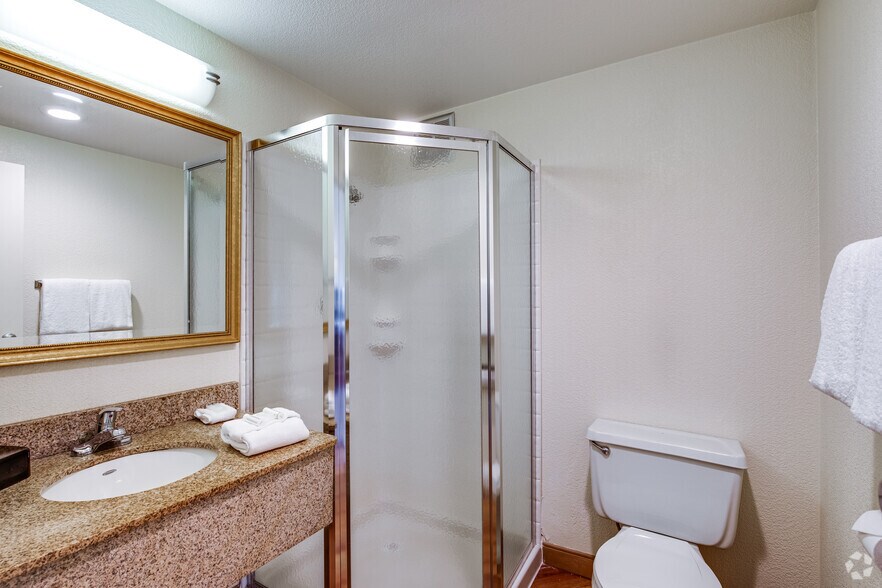 More Photos Of 7815 Nicollet Ave S, Bloomington Hotel For Sale