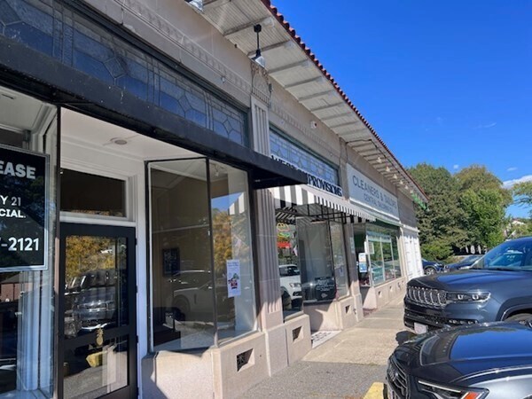 Primary Photo Of 405 Boston Post Rd, Weston General Retail For Lease