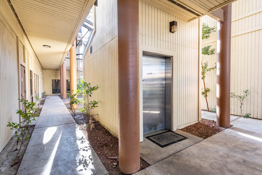 More Photos Of 2848 Arden Way, Sacramento Office For Lease