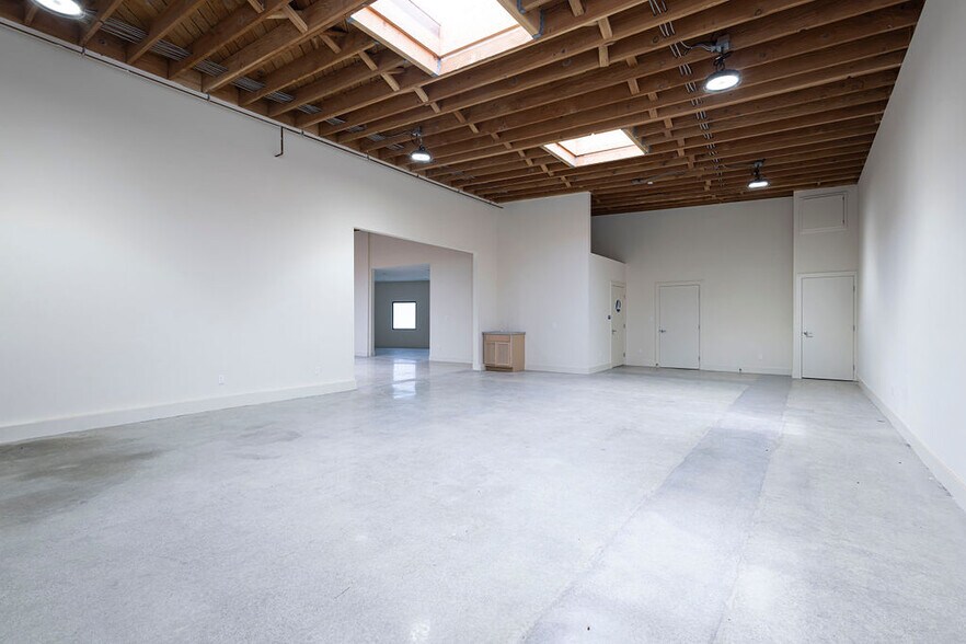 More Photos Of 5131-5137 W Jefferson Blvd, Los Angeles Warehouse For Lease