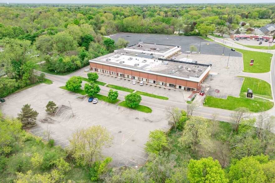 More Photos Of 3467-3575 Beecher Rd, Flint Freestanding For Sale