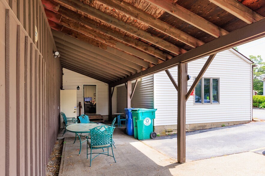 More Photos Of 144 S Main St, Brooklyn Medical For Lease