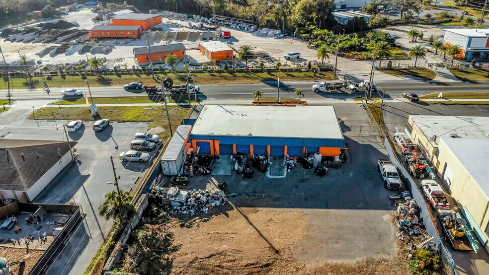 More Photos Of 2922 Grand Blvd, Holiday Flex For Lease