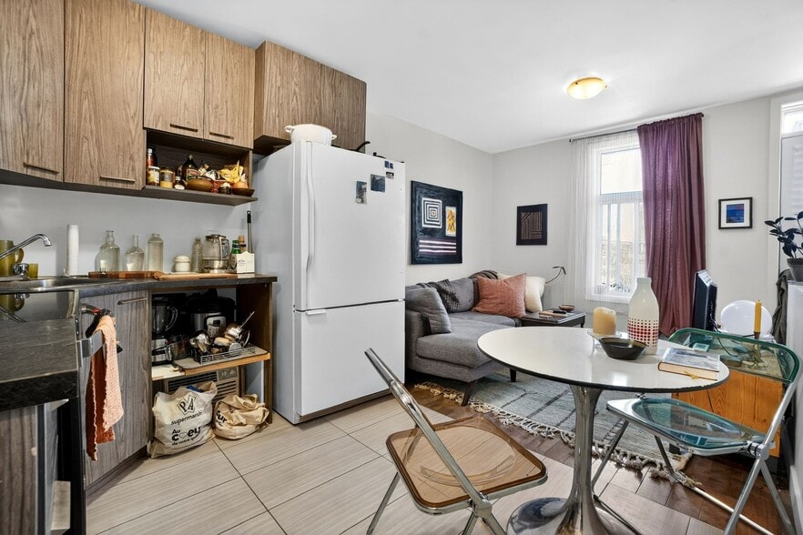 More Photos Of 2278-2296 Av Bourbonnière, Montréal Apartments For Sale