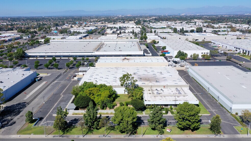 More Photos Of 3501 W Segerstrom Ave, Santa Ana Distribution For Lease