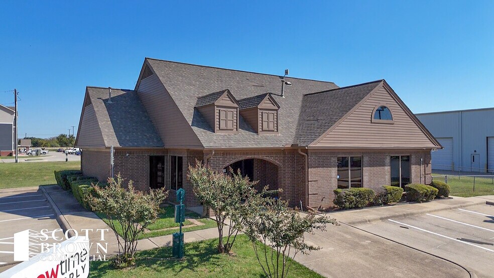 Primary Photo Of 2400 Worthington St, Denton Medical For Lease