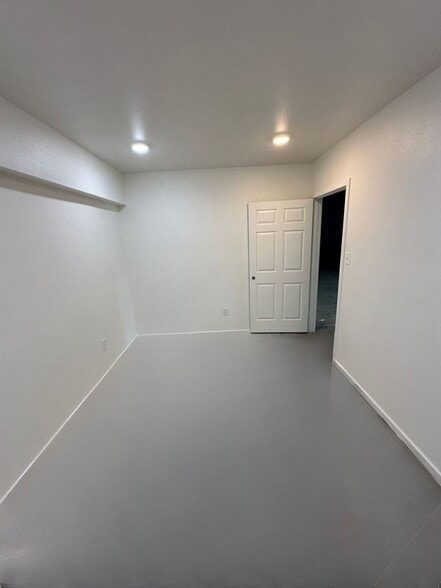 More Photos Of 10263 US Highway 69 N, Tyler Warehouse For Lease