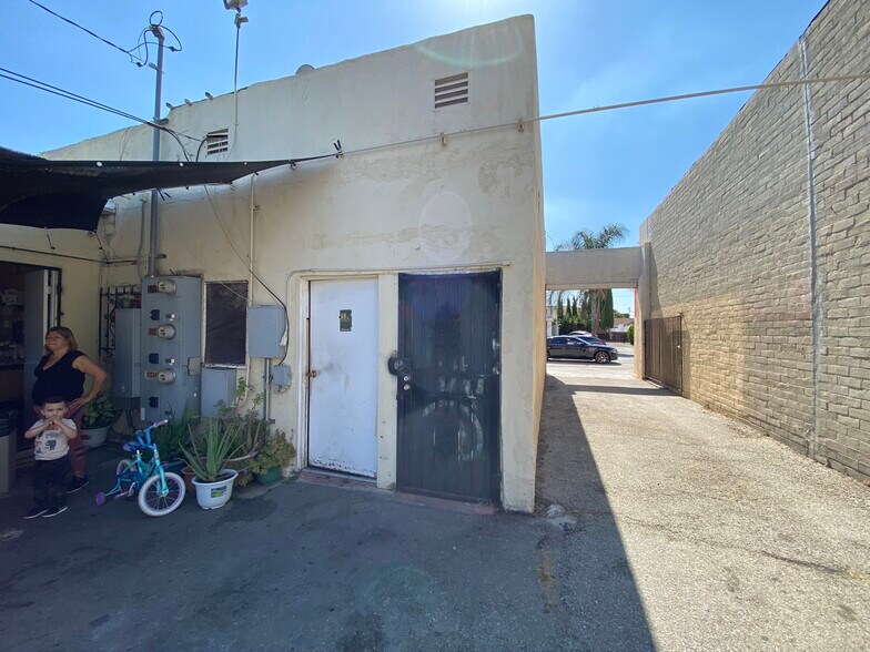 More Photos Of 8930-8934 State St, South Gate Storefront For Lease