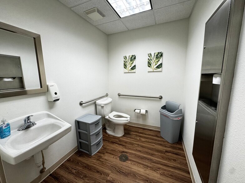 More Photos Of 4691-4695 Old Canoe Creek Rd, Saint Cloud Medical For Lease