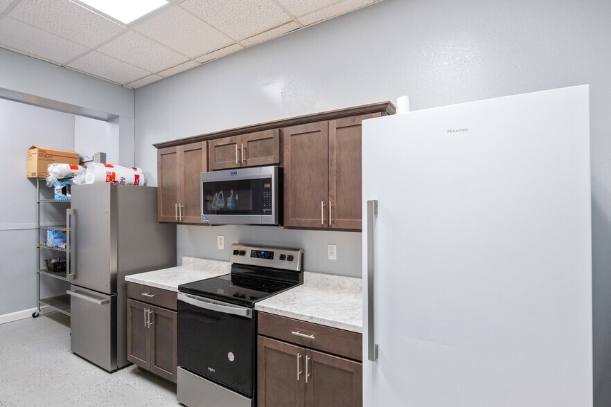 More Photos Of 10366 Highway 100, Scotts Hill Flex For Sale