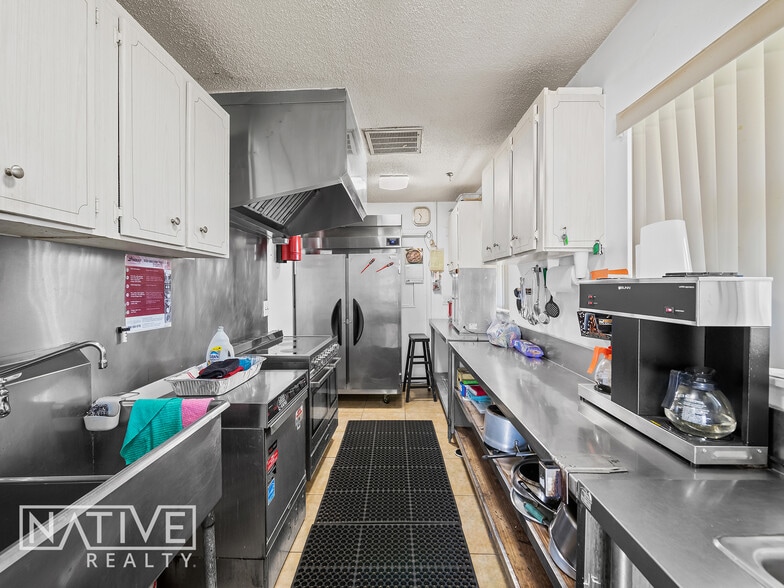 More Photos Of 201-221 NE 40th Ct, Oakland Park Assisted Living For Sale