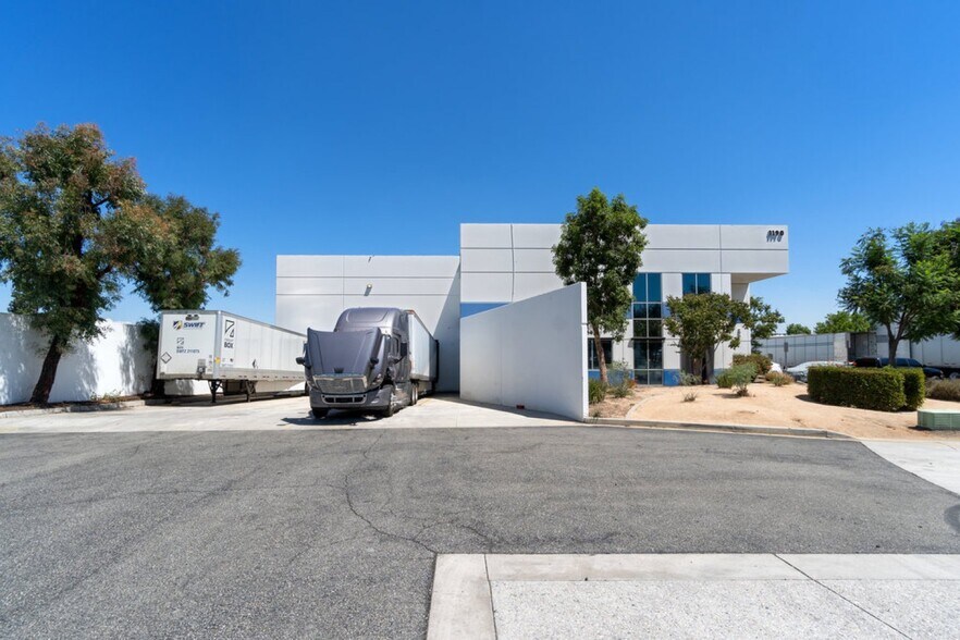 More Photos Of 1190 N Del Rio Pl, Ontario Warehouse For Sale