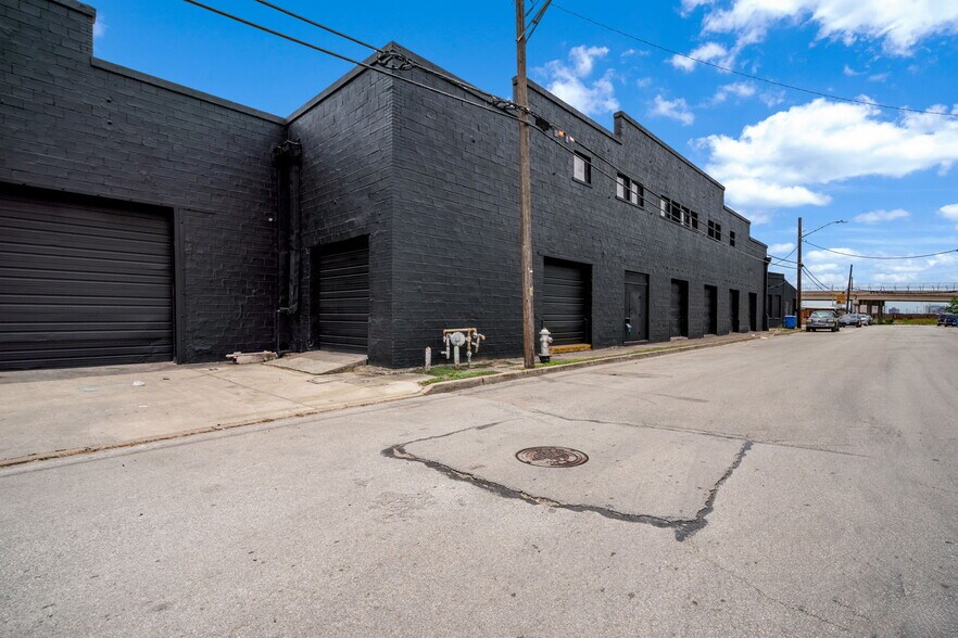 More Photos Of 200 Seguin St, San Antonio Manufacturing For Lease