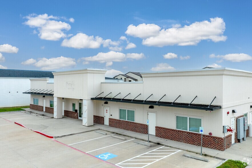 Primary Photo Of 15221 Spencer Rd, Houston General Retail For Lease