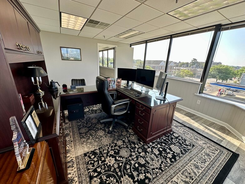 More Photos Of 1650 Elm St, Manchester Medical For Sale