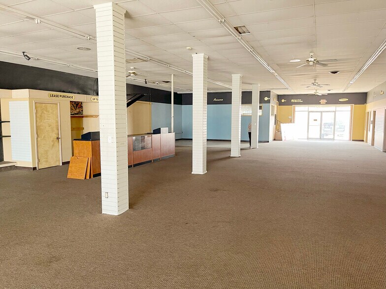 More Photos Of 104 E Graham Ave, Pryor General Retail For Sale