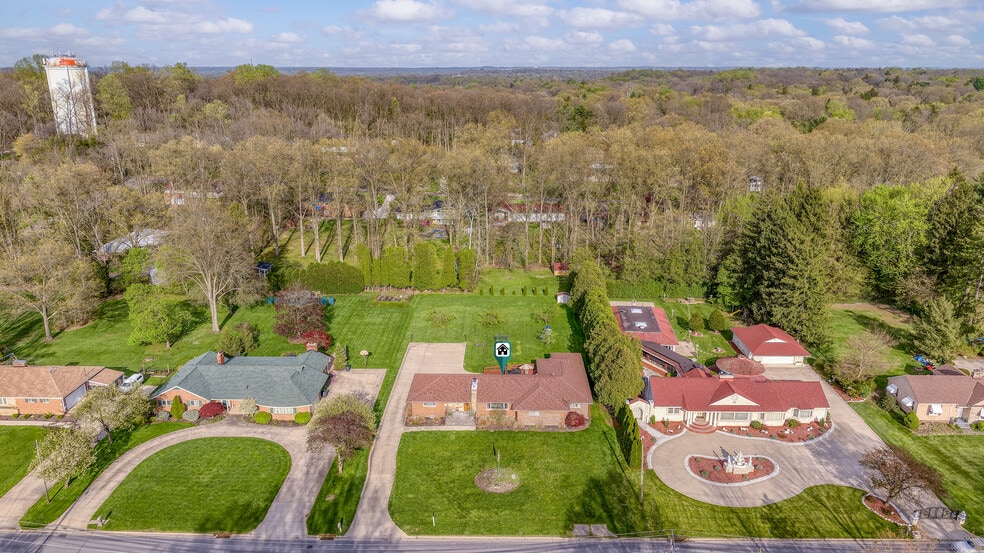 More Photos Of 327 S Miller Rd, Fairlawn Assisted Living For Sale