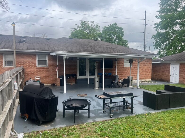 More Photos Of 602 Fairdale Ave, Bowling Green Freestanding For Sale