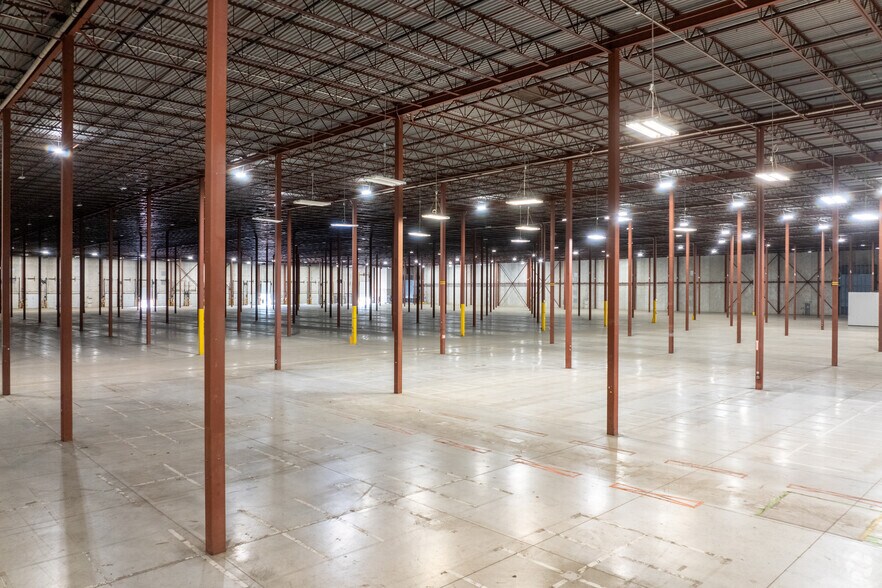 More Photos Of 88 Foster Cres, Mississauga Distribution For Lease